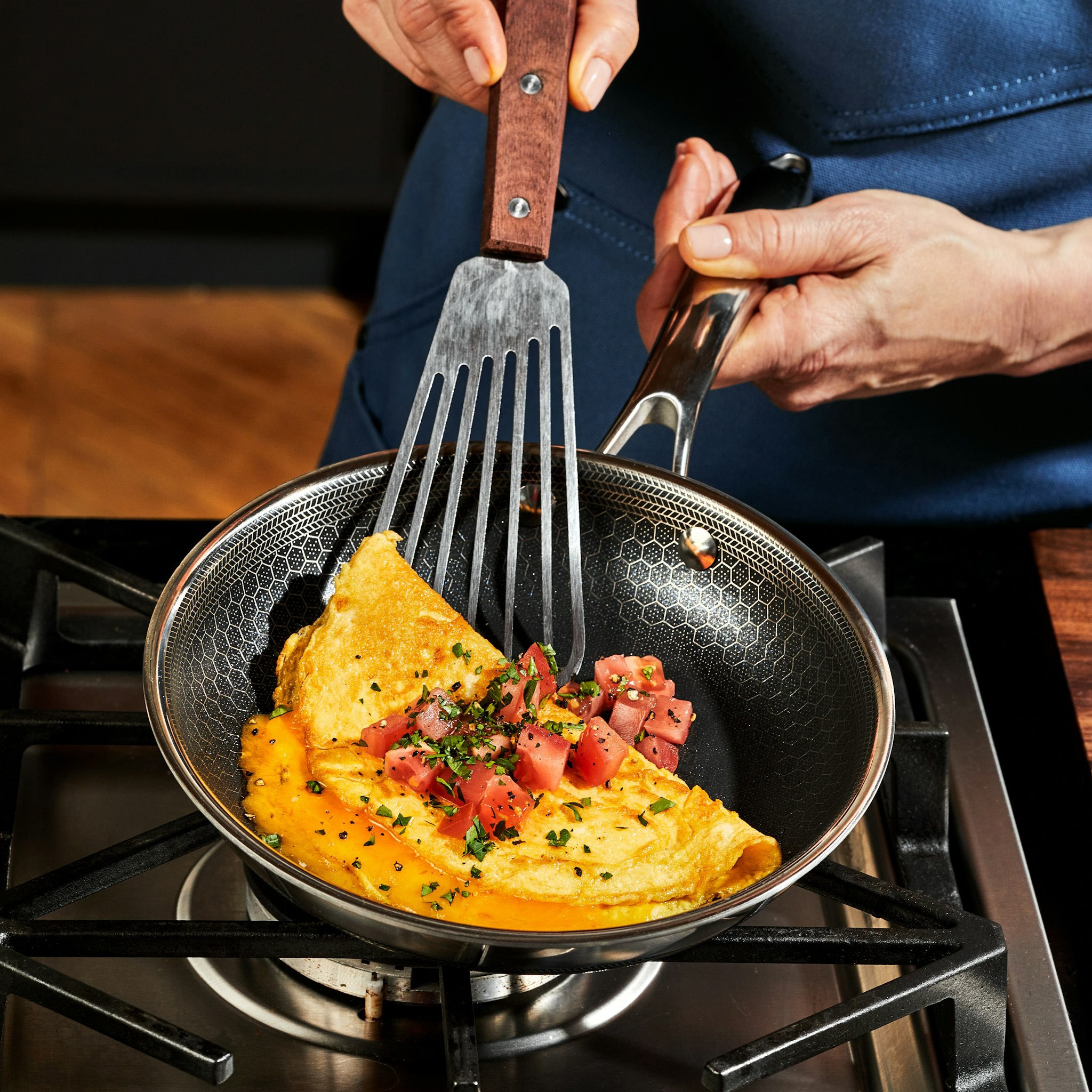 20 cm HexClad Hybrid Pan with Lid HexClad Cookware UK